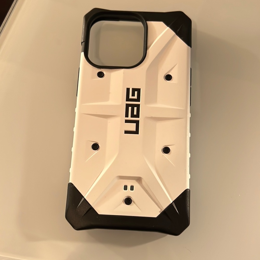 iPhone 13 pro uag case